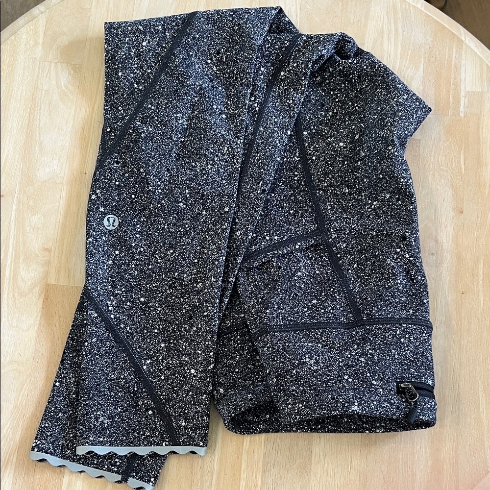 Lululemon - Tight Stuff Tights - Size 4 - Black and White Splatter Leggings